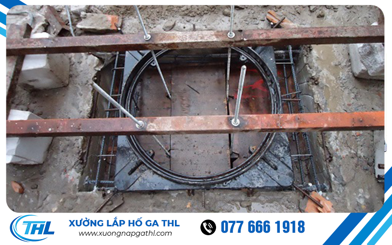 Thi công đặt nắp hố ga