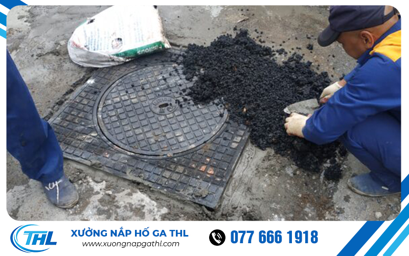 Hoàn thiện lắp đặt nắp hố ga