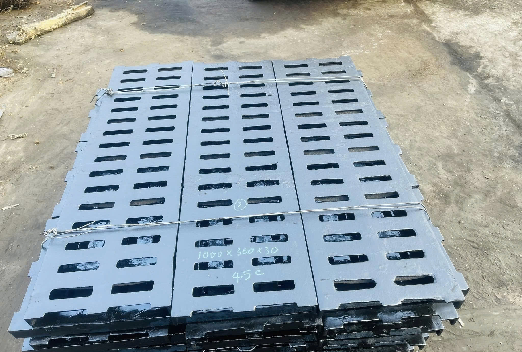 Song chắn rác bằng gang cầu không khung - Ảnh 2
